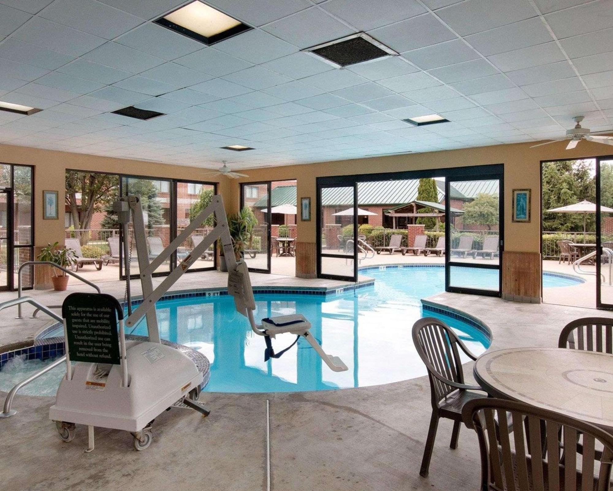 Comfort Suites Parkersburg South Mineral Wells Extérieur photo